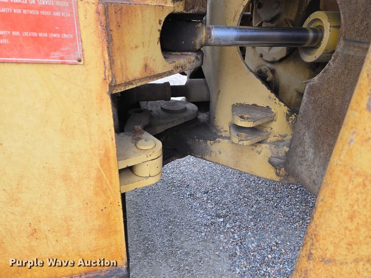 image for item ET5364 1982 Caterpillar 966D wheel loader