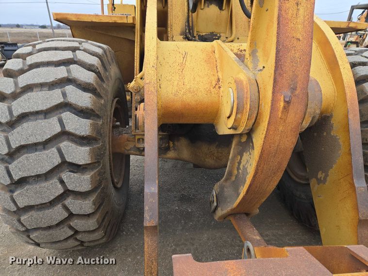 image for item ET5364 1982 Caterpillar 966D wheel loader