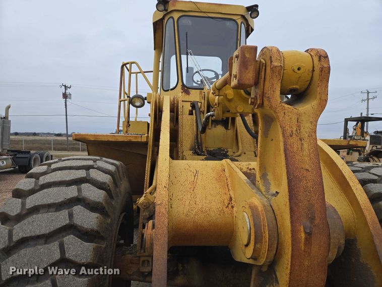 image for item ET5364 1982 Caterpillar 966D wheel loader