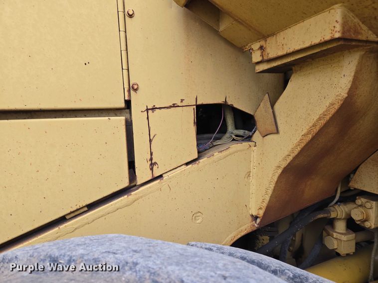 image for item ET5364 1982 Caterpillar 966D wheel loader