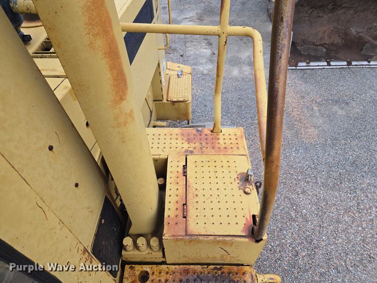 image for item ET5364 1982 Caterpillar 966D wheel loader