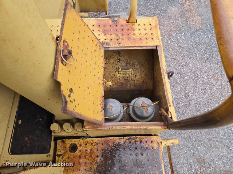 image for item ET5364 1982 Caterpillar 966D wheel loader