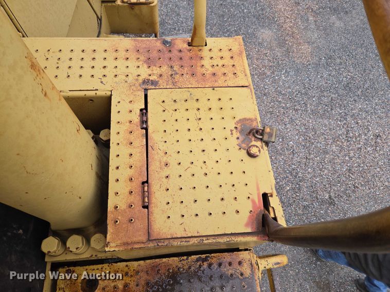 image for item ET5364 1982 Caterpillar 966D wheel loader