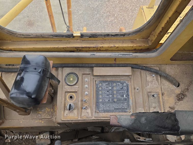 image for item ET5364 1982 Caterpillar 966D wheel loader