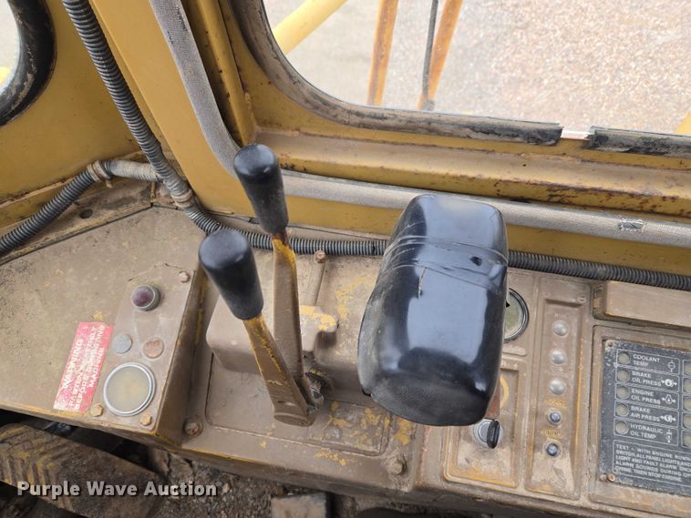 image for item ET5364 1982 Caterpillar 966D wheel loader