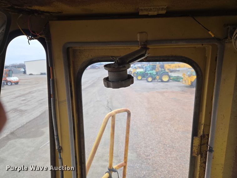 image for item ET5364 1982 Caterpillar 966D wheel loader