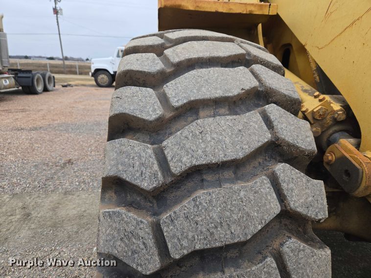 image for item ET5364 1982 Caterpillar 966D wheel loader