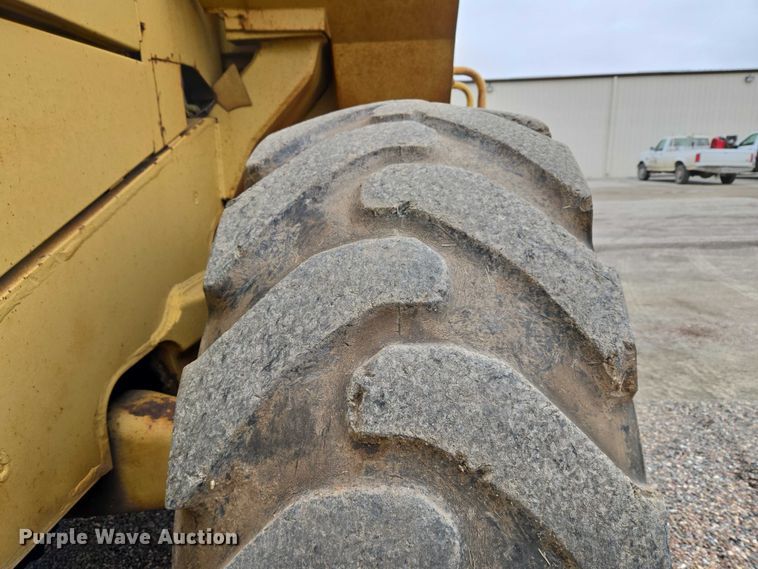 image for item ET5364 1982 Caterpillar 966D wheel loader