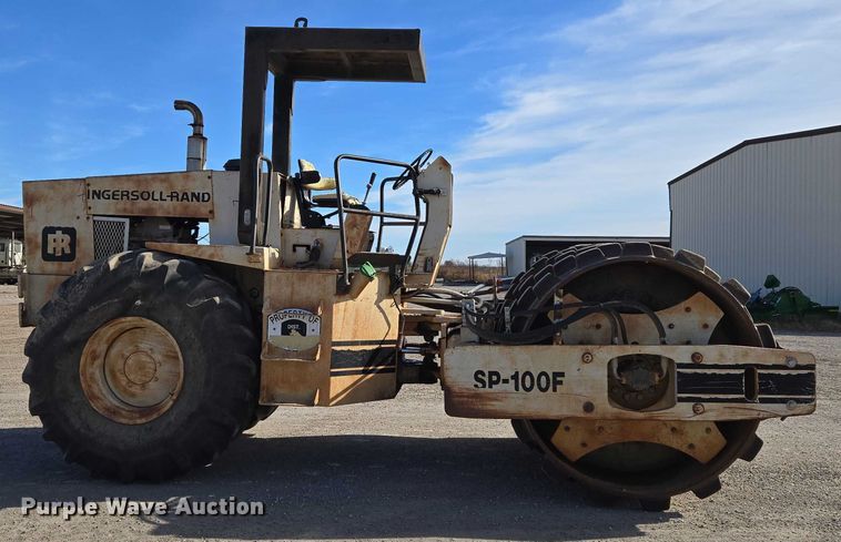 image for item ET5366 1987 Ingersoll Rand SD-100F single drum vibratory roller