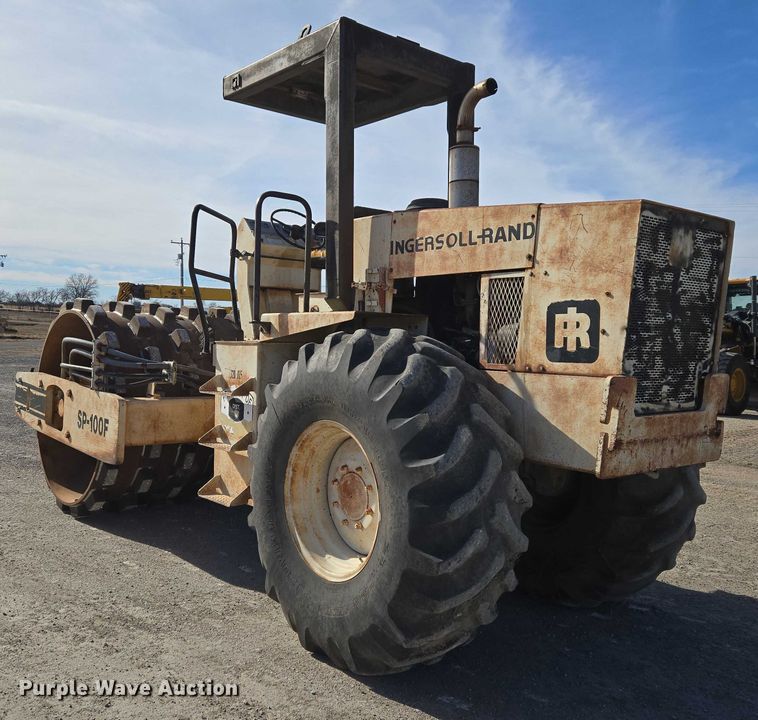 image for item ET5366 1987 Ingersoll Rand SD-100F single drum vibratory roller