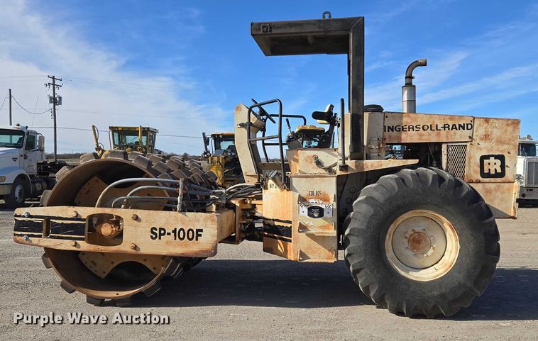 image for item ET5366 1987 Ingersoll Rand SD-100F single drum vibratory roller