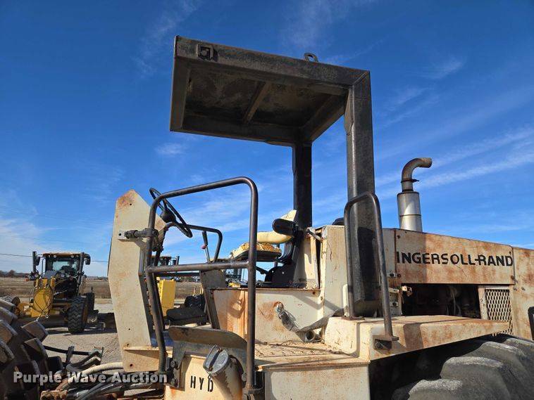 image for item ET5366 1987 Ingersoll Rand SD-100F single drum vibratory roller