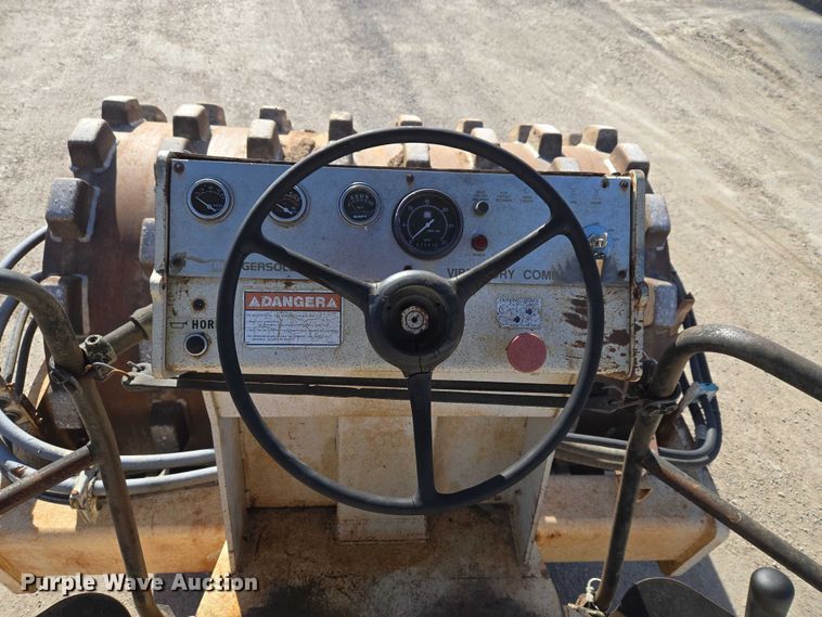 image for item ET5366 1987 Ingersoll Rand SD-100F single drum vibratory roller