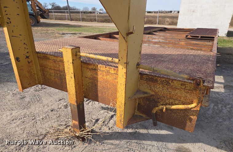 image for item ET5370 1986 Carrier King 2.206 equipment trailer