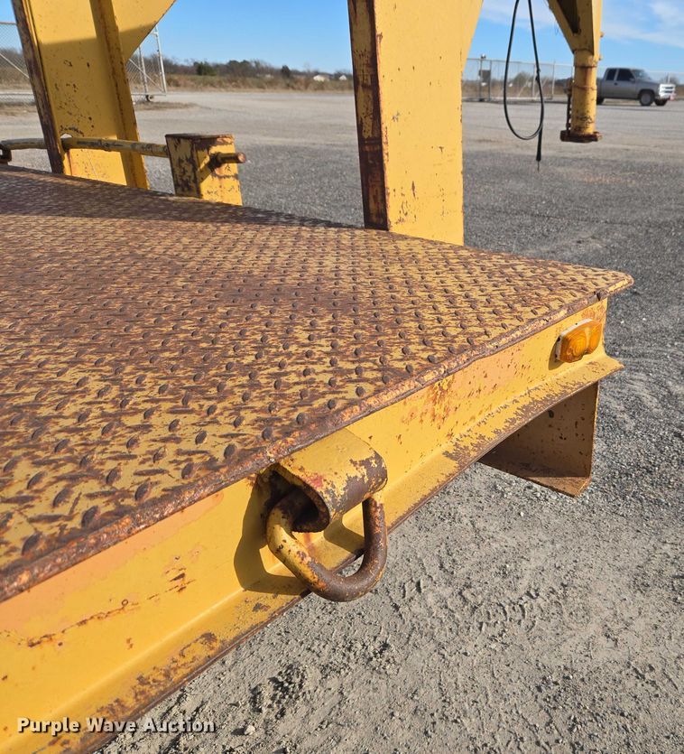 image for item ET5370 1986 Carrier King 2.206 equipment trailer