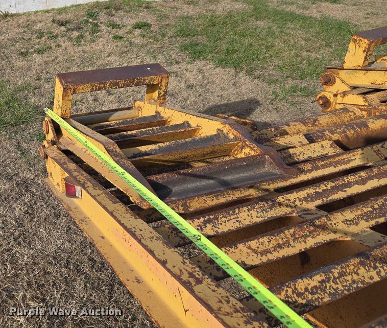 image for item ET5370 1986 Carrier King 2.206 equipment trailer