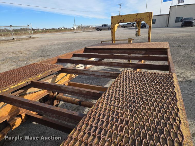 image for item ET5370 1986 Carrier King 2.206 equipment trailer