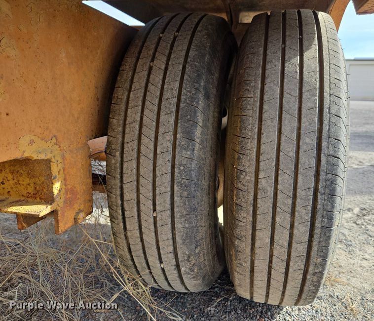 image for item ET5370 1986 Carrier King 2.206 equipment trailer