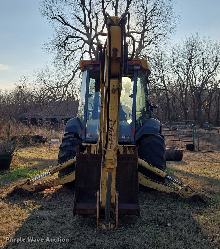 image for item ET5373 2002 John Deere 410G backhoe