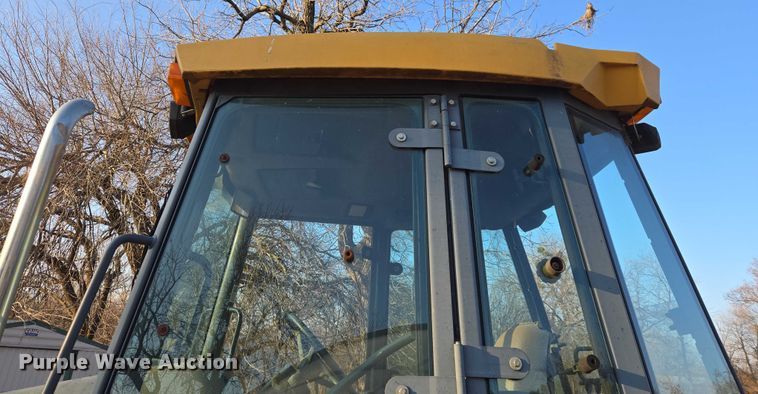 image for item ET5373 2002 John Deere 410G backhoe