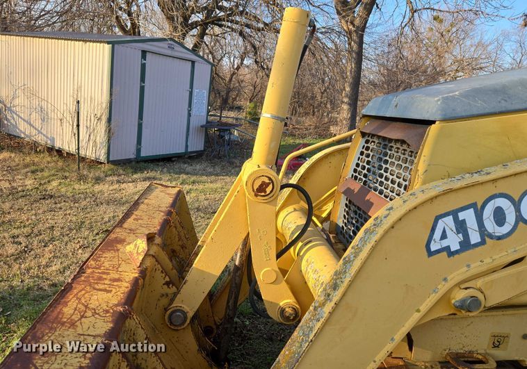 image for item ET5373 2002 John Deere 410G backhoe