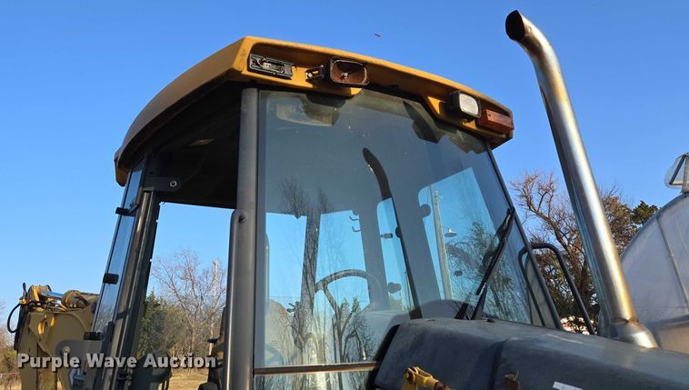 image for item ET5373 2002 John Deere 410G backhoe