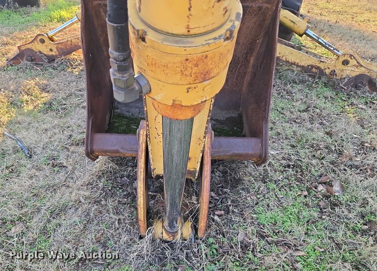 image for item ET5373 2002 John Deere 410G backhoe