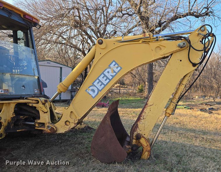 image for item ET5373 2002 John Deere 410G backhoe