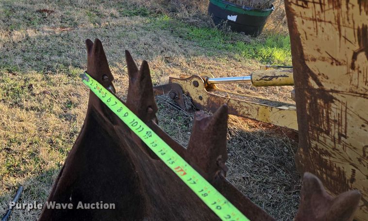 image for item ET5373 2002 John Deere 410G backhoe