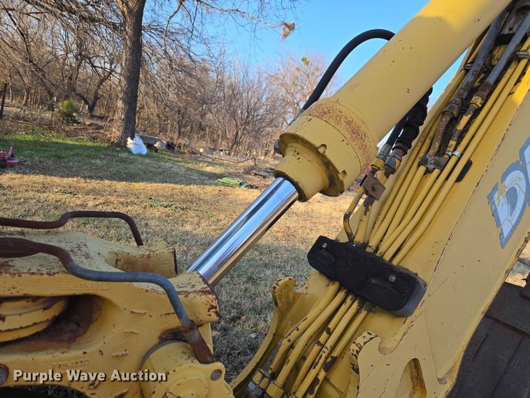 image for item ET5373 2002 John Deere 410G backhoe