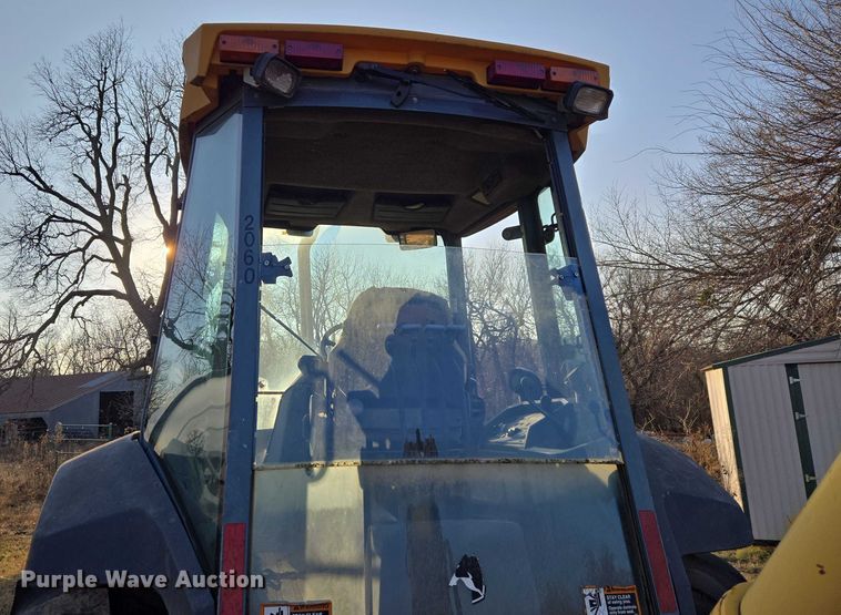 image for item ET5373 2002 John Deere 410G backhoe