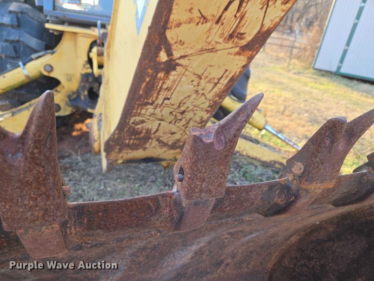 image for item ET5373 2002 John Deere 410G backhoe