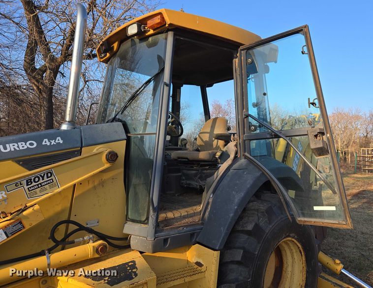 image for item ET5373 2002 John Deere 410G backhoe