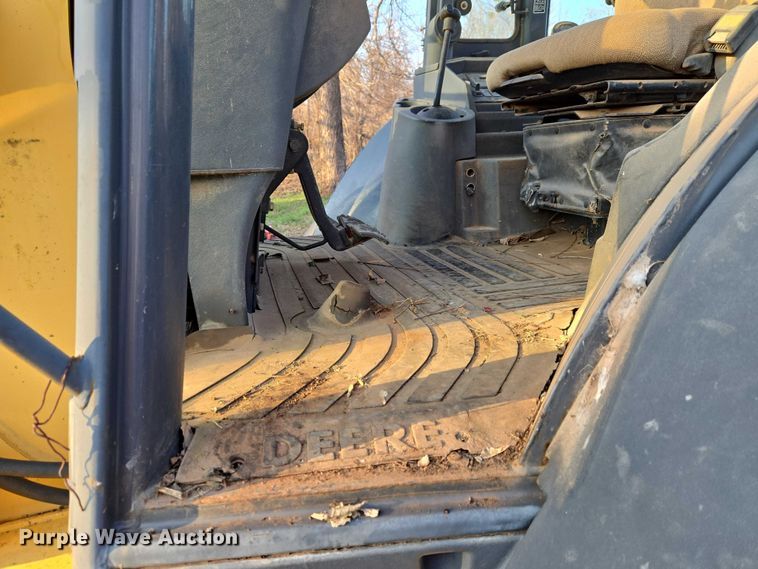 image for item ET5373 2002 John Deere 410G backhoe