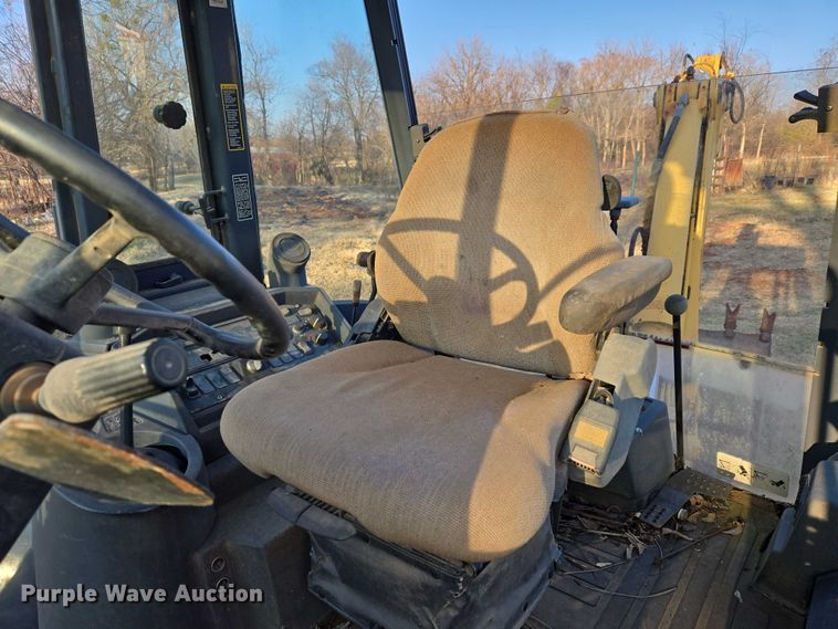 image for item ET5373 2002 John Deere 410G backhoe