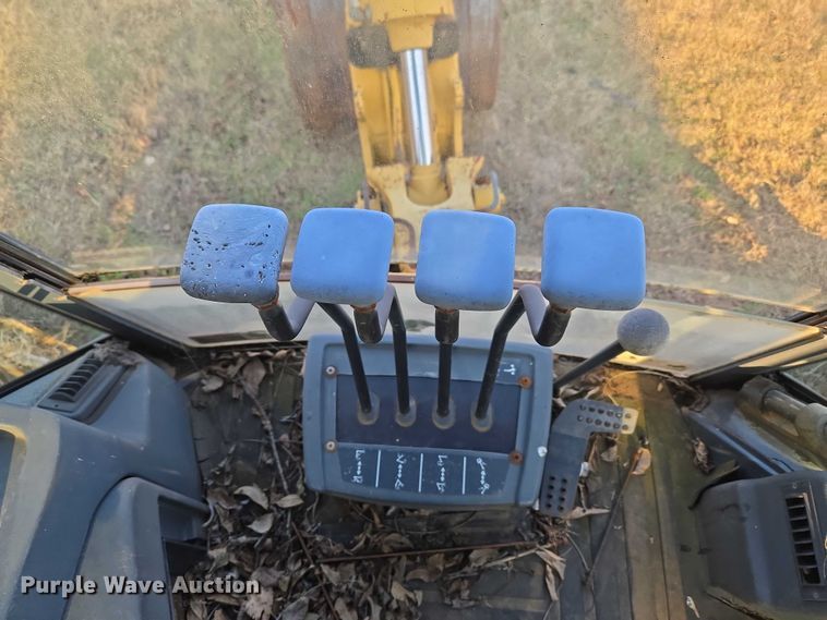 image for item ET5373 2002 John Deere 410G backhoe