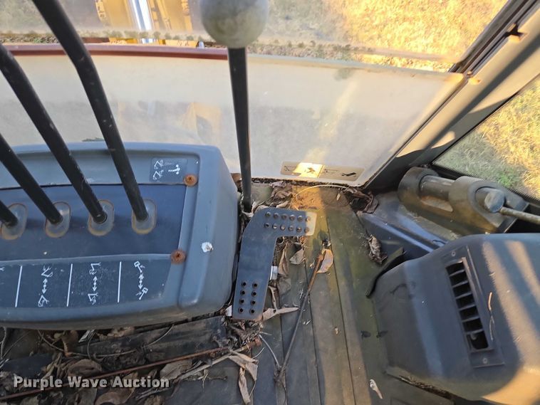 image for item ET5373 2002 John Deere 410G backhoe