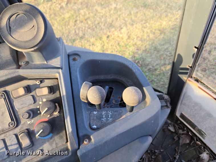 image for item ET5373 2002 John Deere 410G backhoe