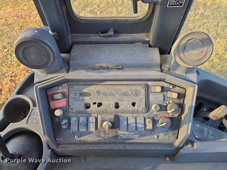 image for item ET5373 2002 John Deere 410G backhoe