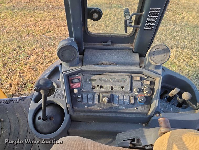 image for item ET5373 2002 John Deere 410G backhoe