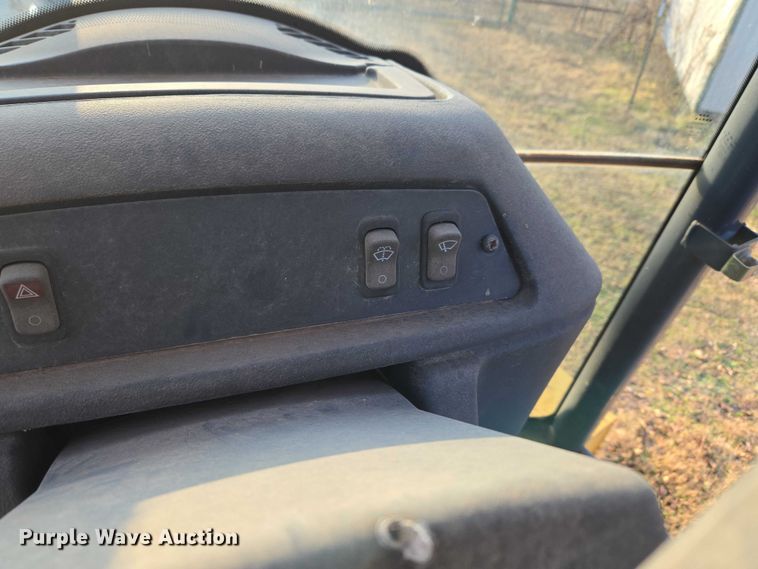 image for item ET5373 2002 John Deere 410G backhoe