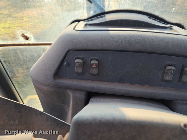 image for item ET5373 2002 John Deere 410G backhoe