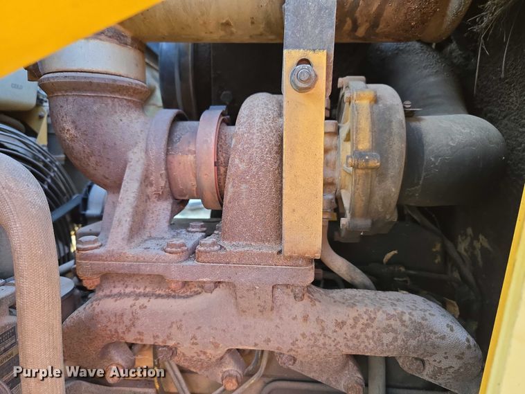 image for item ET5373 2002 John Deere 410G backhoe