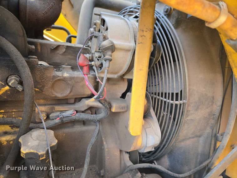 image for item ET5373 2002 John Deere 410G backhoe