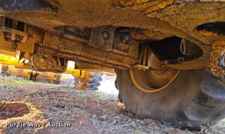 image for item ET5373 2002 John Deere 410G backhoe