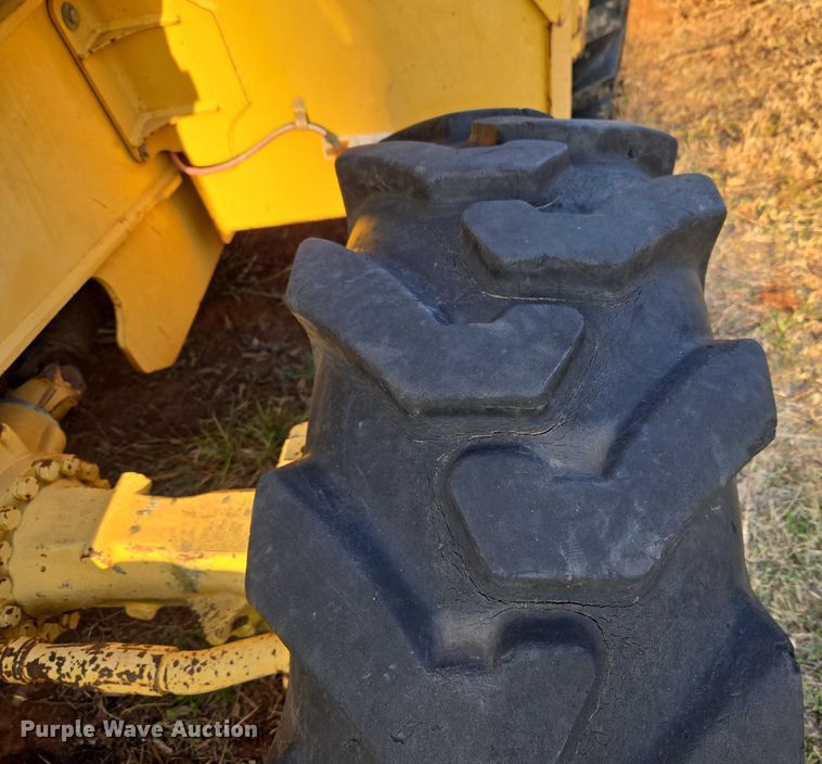 image for item ET5373 2002 John Deere 410G backhoe