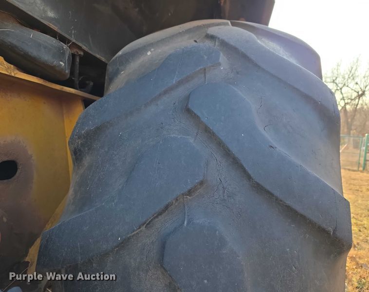 image for item ET5373 2002 John Deere 410G backhoe