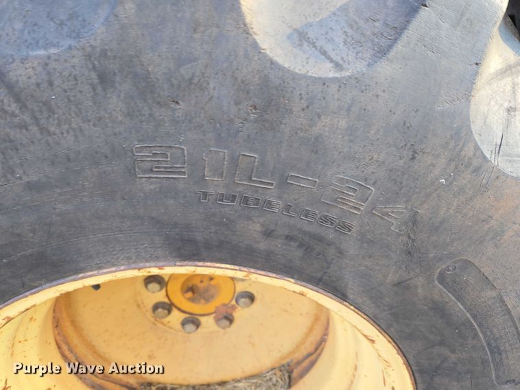 image for item ET5373 2002 John Deere 410G backhoe