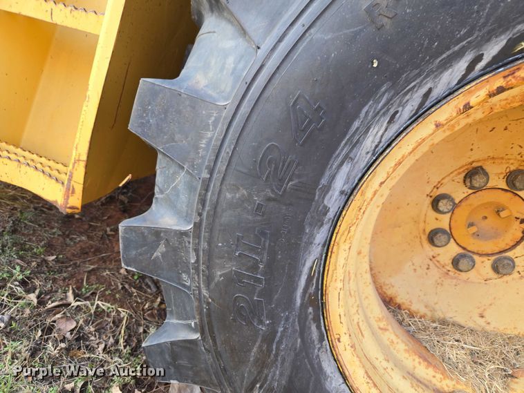 image for item ET5373 2002 John Deere 410G backhoe