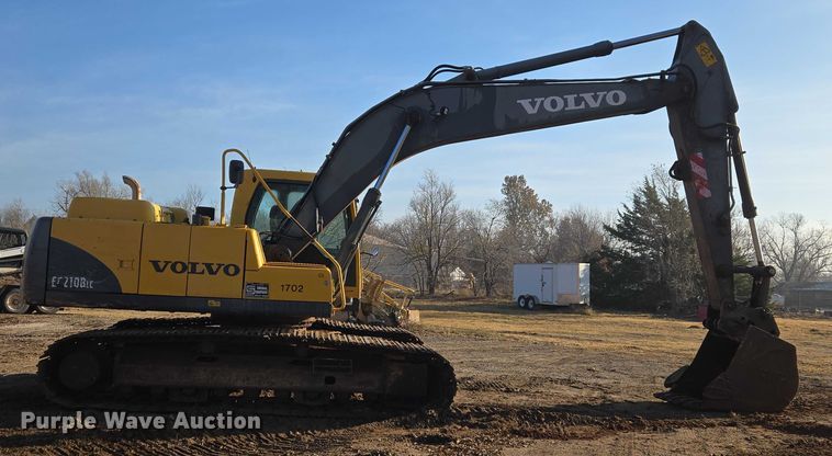 image for item ET5375 2005 Volvo EC210B LC excavator